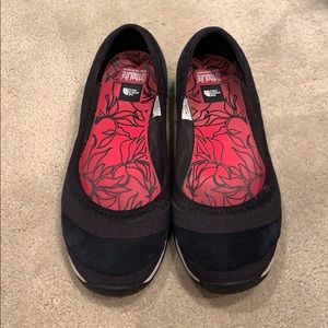 North Face Ortholite 7.5 slip-ons